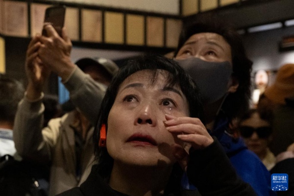   9月18日，一名参观者在侵华日军第七三一部队罪证陈列馆落泪。新华社记者 张涛 摄.jpg